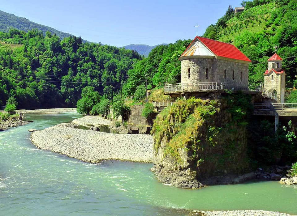 ზვარის წმინდა გიორგის ეკლესია (Zvari Church) 1
